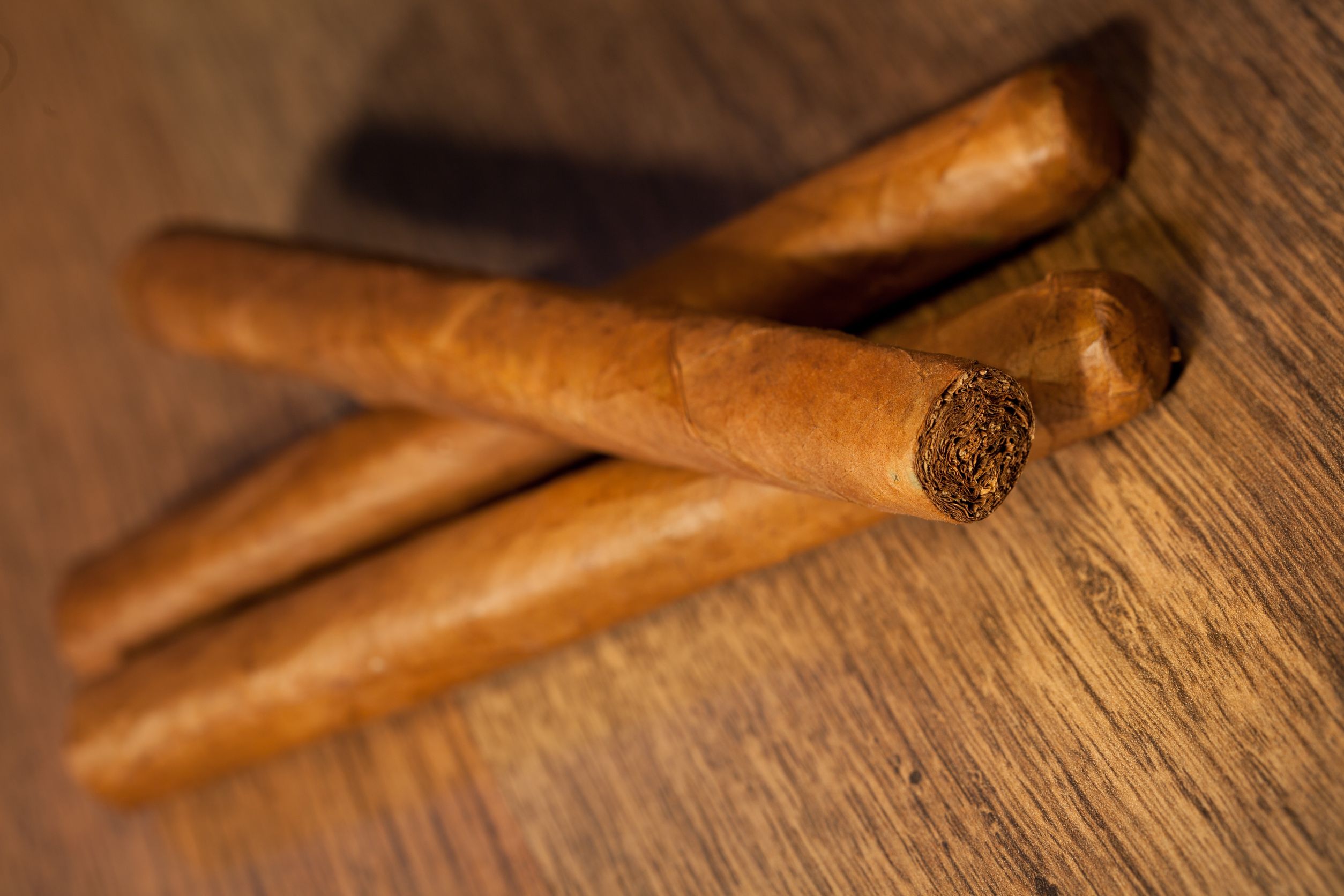 Useful Advice on How to Smoke Cigars Like a Pro