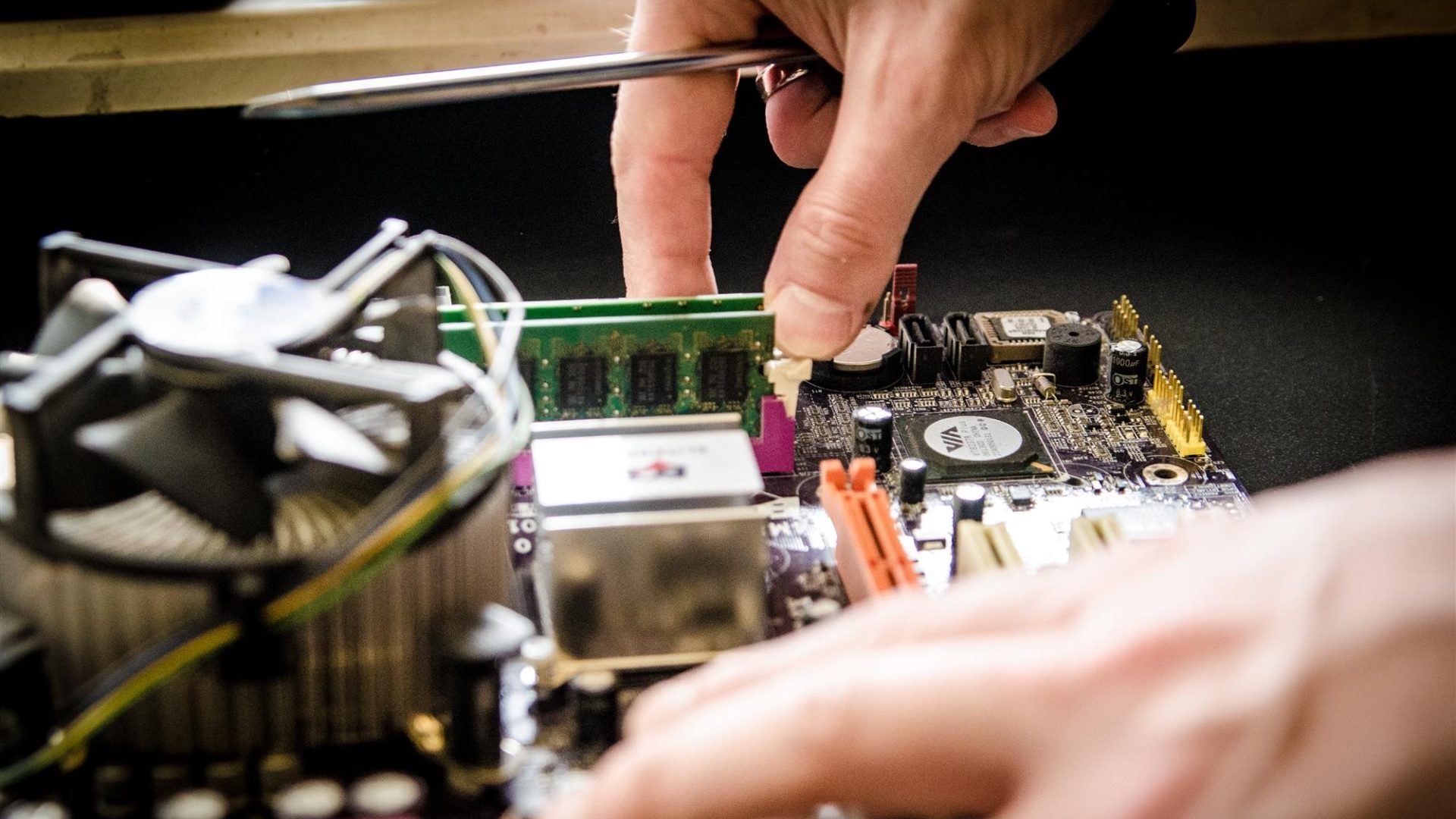 Local Gamers Ask Should You Build or Buy a New High Performance Computer?