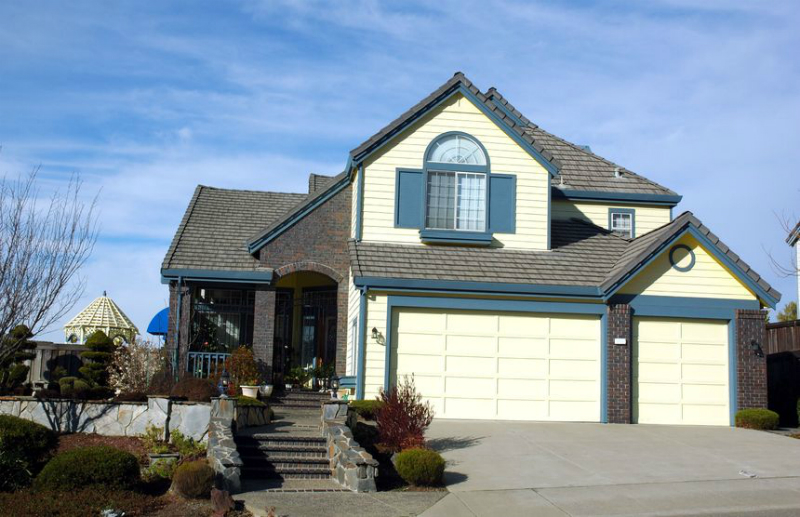 4 Signs It’s Time to Replace Your Roof