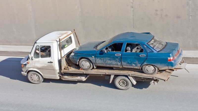 3 Tips to Help You Safely Manage a Roadside Breakdown in Chicago