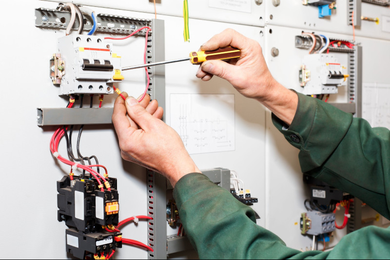 Electricians in New Mexico Teach Basic Troubleshooting Techniques