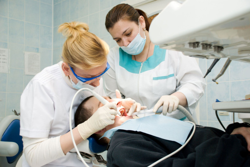 Turn to a Cosmetic Dentist to Get an Attractive Smile
