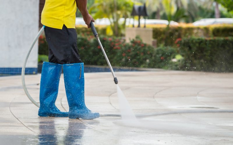 Signs that a Home Needs Professional Pressure Washing Services in Puyallup WA