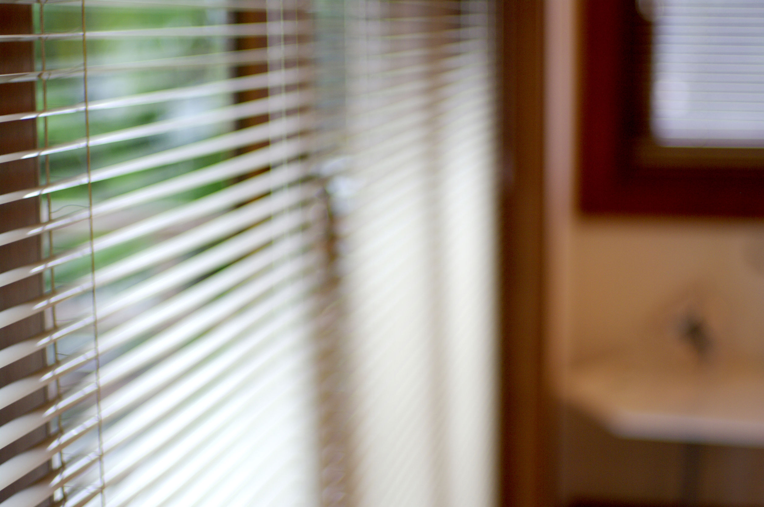 Using Roller Blinds in Thrall, TX, to Improve Interior Design