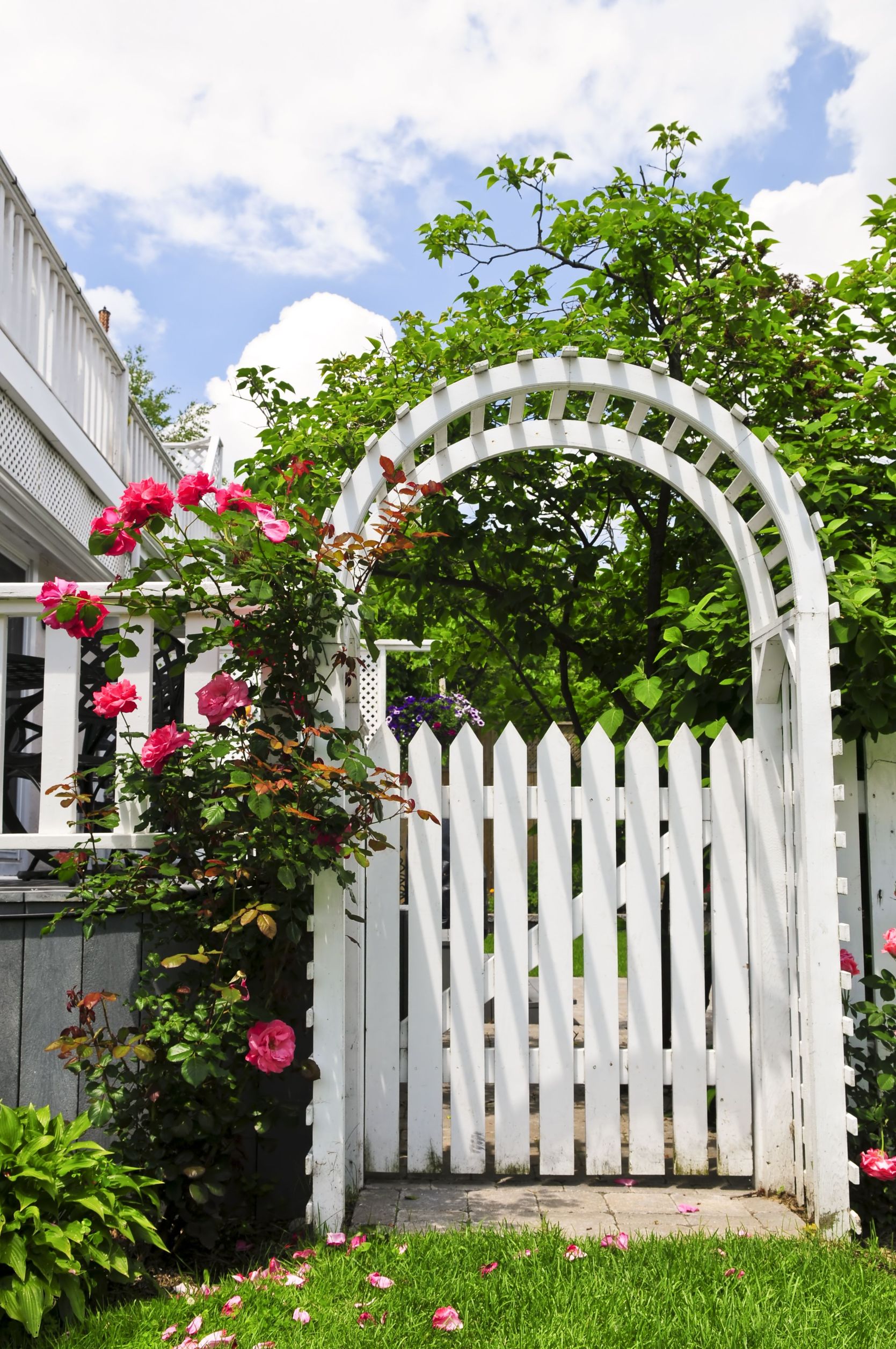 Secure Your Property with a Reliable Fence Installer in Machesney Park IL
