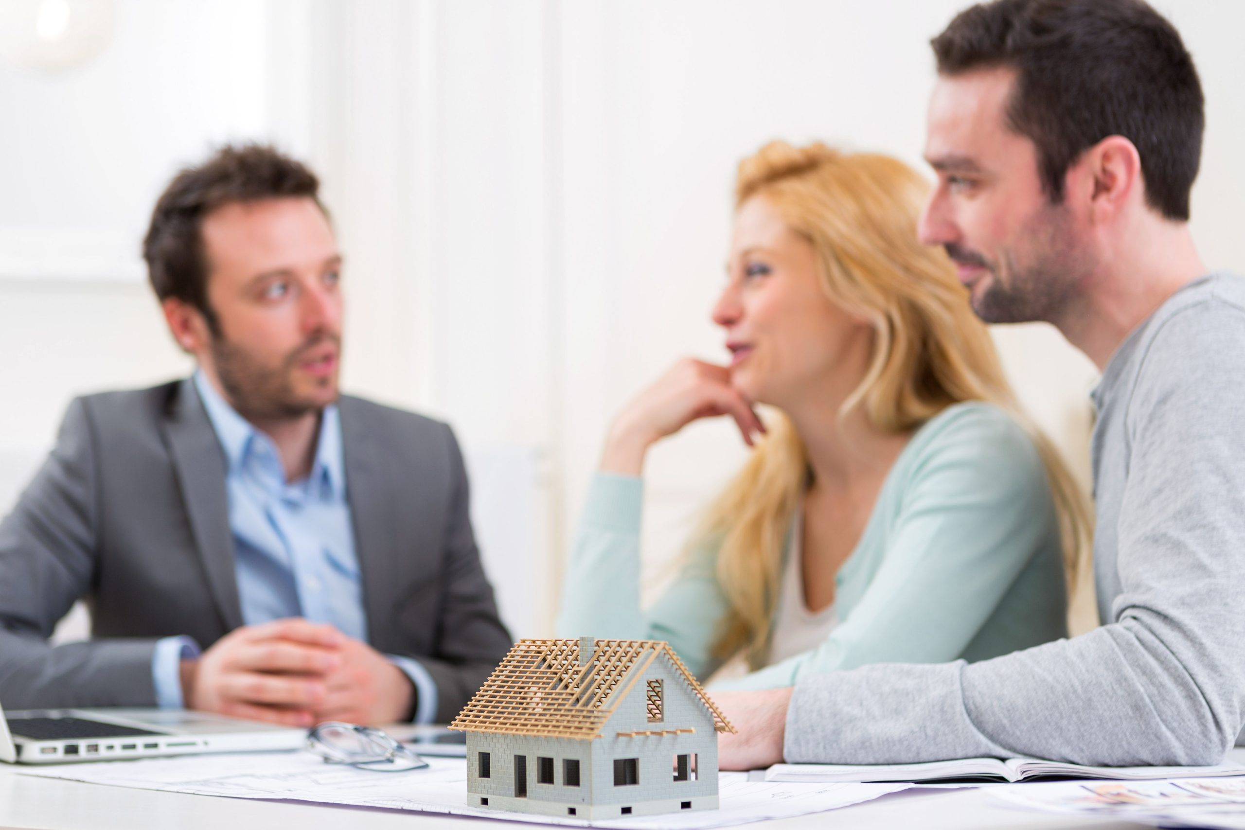 How a Real Estate Broker in South Bend, IN, Can Simplify Your Home Buying Experience