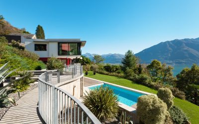 Luxury Apartments with Swimming Pool in Lenexa: Upscale Resort-Style Residences