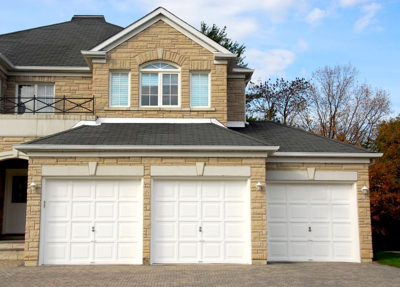 Choosing a Garage Door Repair Company Naperville IL Homeowners Trust for Reliable Service