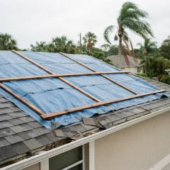 The Role of a Roof Tarping Contractor in Emergency Roof Protection
